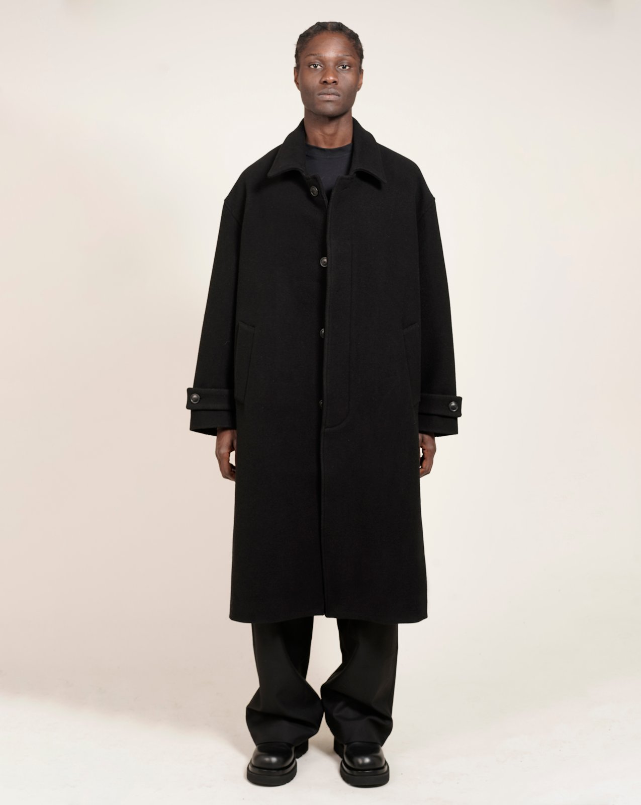 Lownn — Black Wool Cashmere Coat